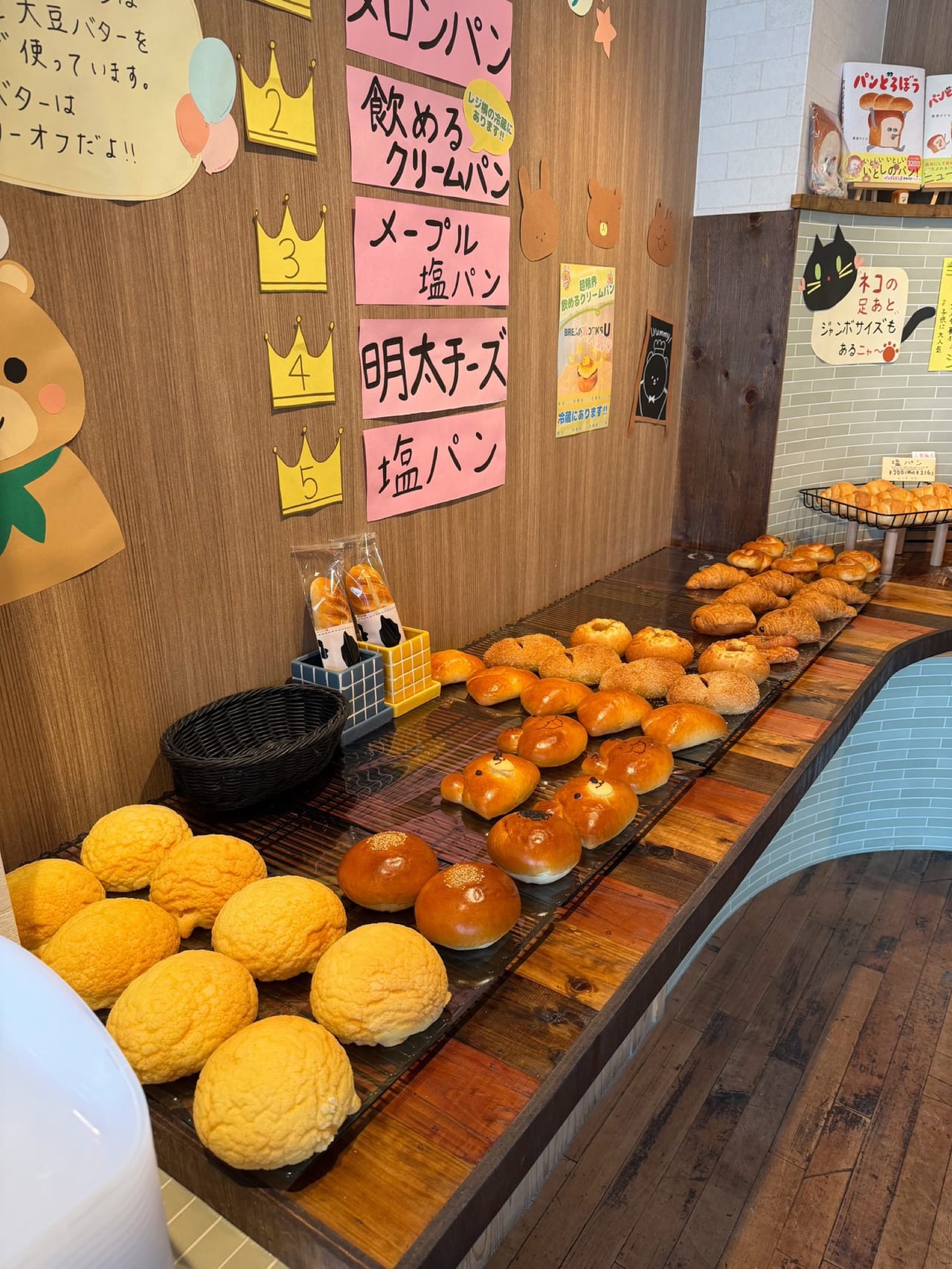 BREAD WORKS U の店内・パン